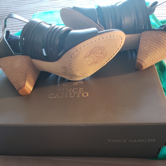 Vince Camuto Peep Toe - Picture 3 of 4